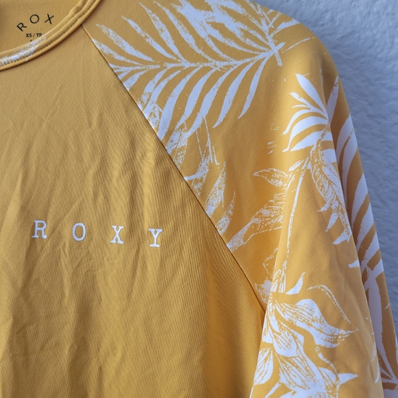 - 💛NWT Roxy Classic Rashgaurd!!! - Picture 5 of 7